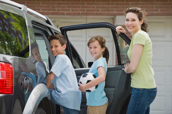 New Jersey Family getting into their car to head to soccer practice, illustrating the importance of car insurance in new jersey to safeguard what matters most to you. 
